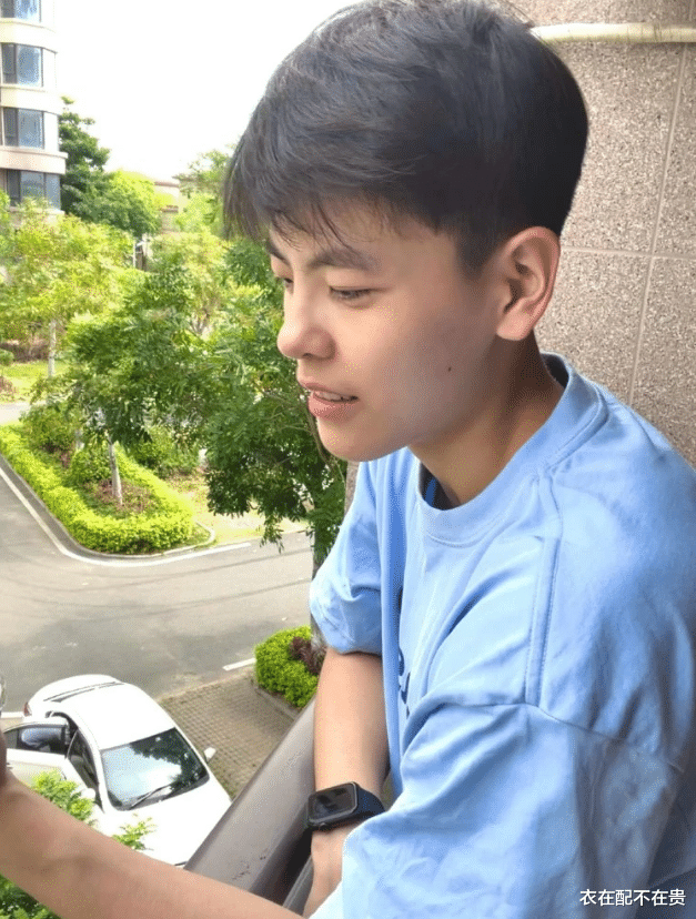 衣在配不在贵|女篮杨舒予走红,神似男星“陈伟霆”,穿T恤时的样子又飒又酷