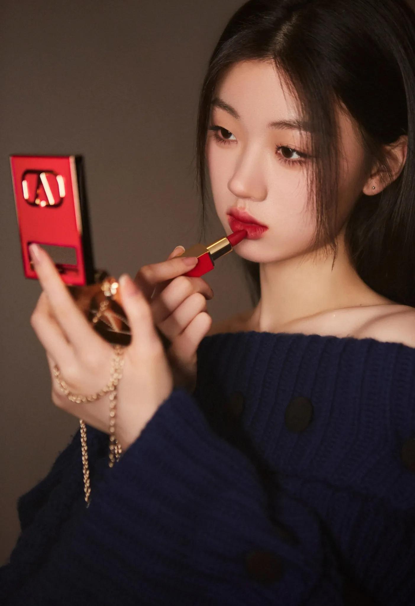 单依纯|歌坛女神单依纯，清风徐来你自盛开，愿你拥有永不失联的爱