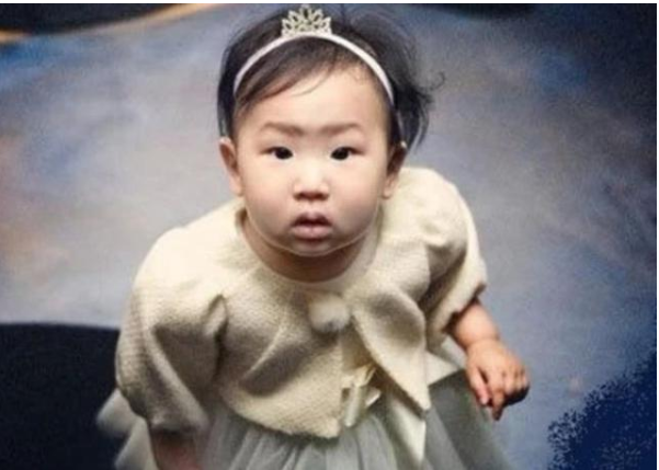 金喜善|金喜善因女儿长相丑被质疑整容，粉丝称长大就好了，如今却遭打脸