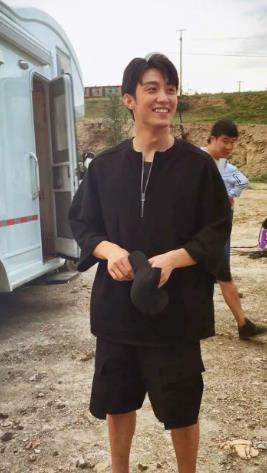 黄景瑜|“硬汉小生”黄景瑜：从服务员到一线男星，他只用了两年时间