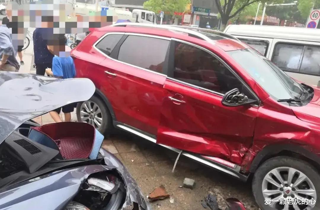 来福士 真晦气，好好的车被特斯拉给怼了，特斯拉车主是女司机，刚提的车，商业险还没生效！