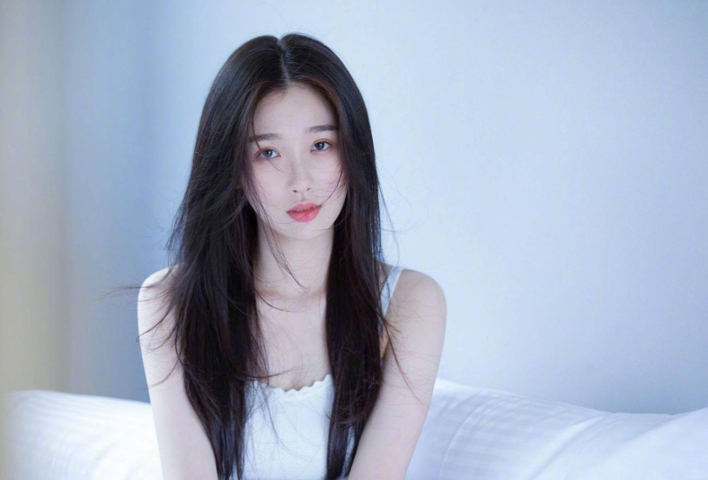 鞠婧祎|中国影史十大新晋美人，鞠婧祎排第八，第一名将一手烂牌打成王炸