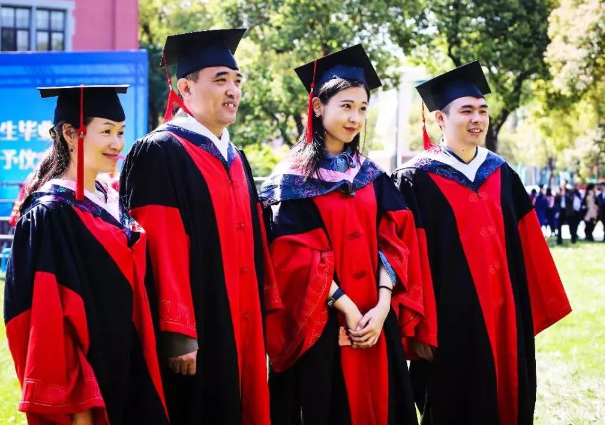 安妈育儿日|武汉某社区招聘干事，5名博士竞争4个岗位，学历不值钱了？