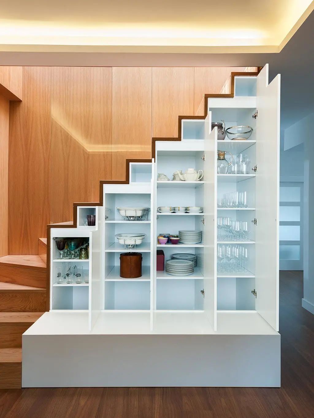 |146㎡顶复式，上下2层住五口人，实景高级，楼梯还能当电视墙！