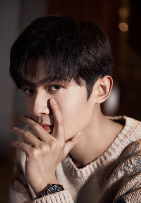 张含韵|因戏生情？张含韵佟梦实餐厅约会被拍，牵手漫步回酒店互动甜蜜