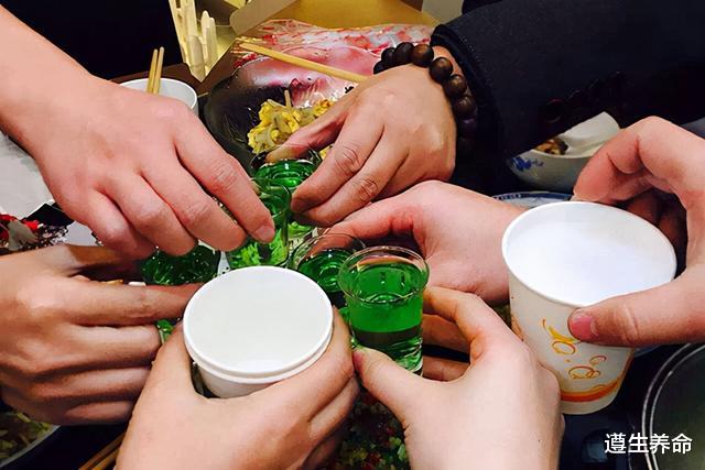 胃炎|白酒对身体到底好不好?纯粮白酒能抗癌,真假?