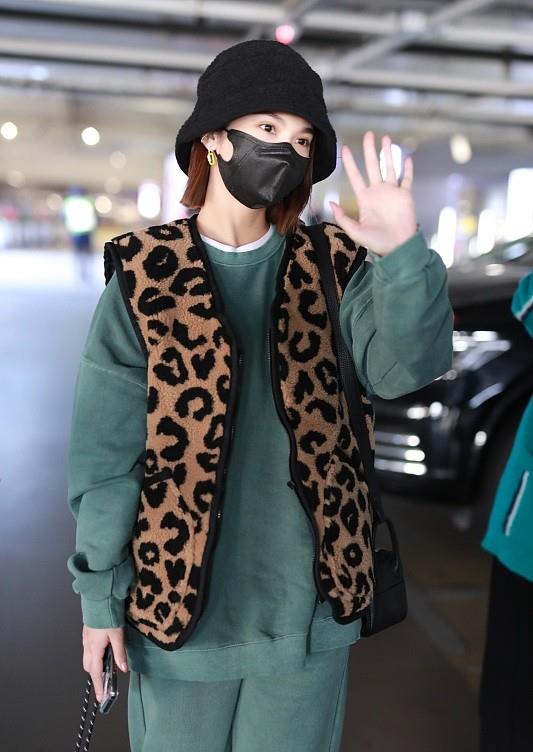 穿衣搭配|日常休闲风穿搭不能少，学学杨丞琳的穿搭思路，释放出高级新潮感