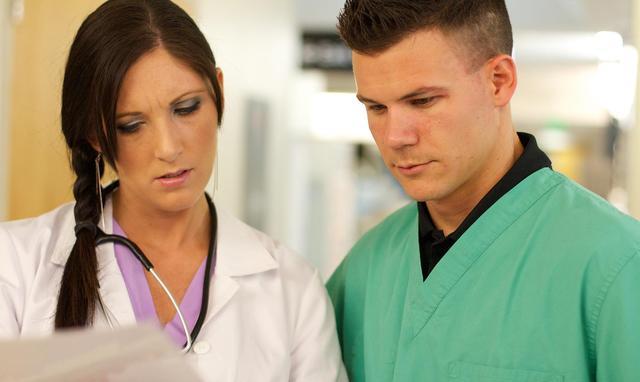 护士|病人怒斥:别偷我们买的葡萄糖!护士该如何走出职业伤害