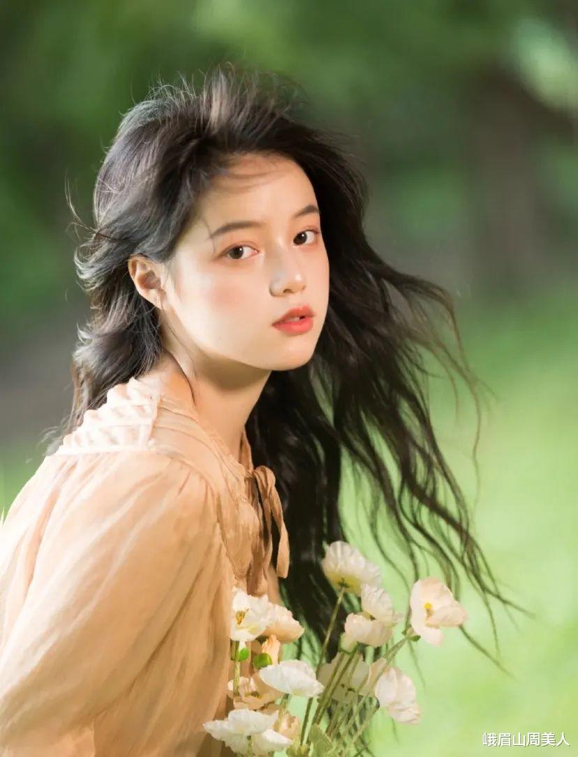 发型|?女人如果还没到40岁,这3款“大妈发型”尽量别留,会显老很多