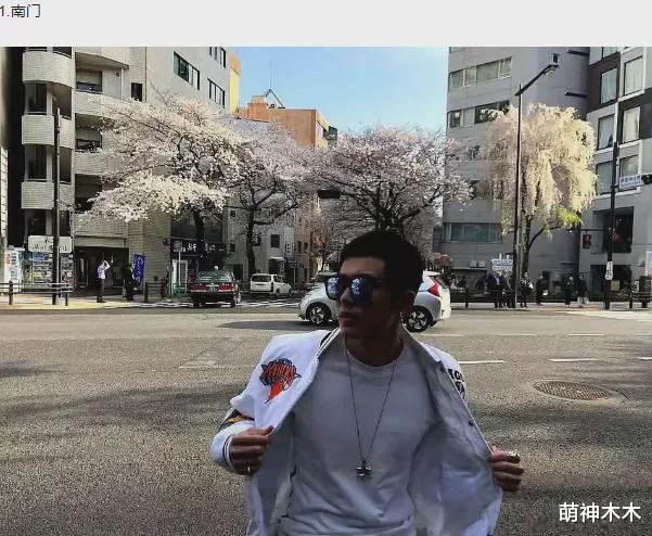 张哲瀚|张哲瀚事件升级！被扒出曾在神社摆出比耶手势，团队连夜疯狂删帖