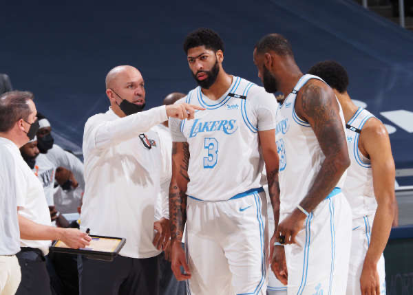 湖人队|卫冕冠军矛盾升级！湖人悍将离队确定！再见詹姆斯，你们真的不搭