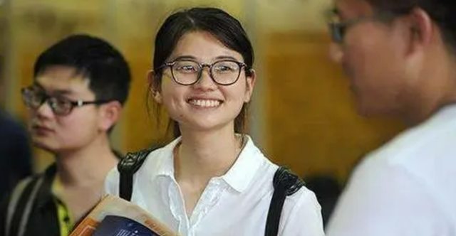 萌听小c姐|“专科生”算大学生吗?教育部给出定义,原来很多人一直想错了!