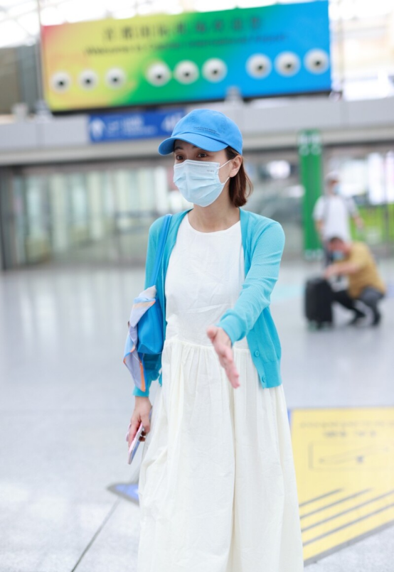 BiuFashion|吴昕38岁了还做“小甜妹”,亮色装点是关键,搭配时尚有灵气