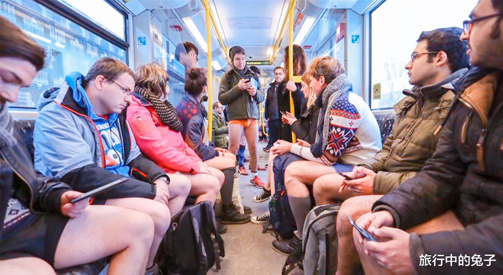 旅行中的兔子 外国人“不穿外裤”乘坐地铁，让游客傻眼：这么开放吗？