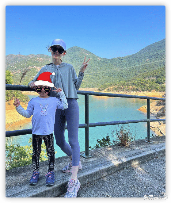 章泽天|章泽天在老公视角下秀恩爱,28岁肤白貌美大长腿,女儿没继承美貌