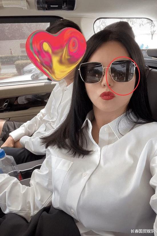 肖战|王岳伦官宣离婚！李湘与年轻男子亲密合影曝光，二人身穿\情侣装\