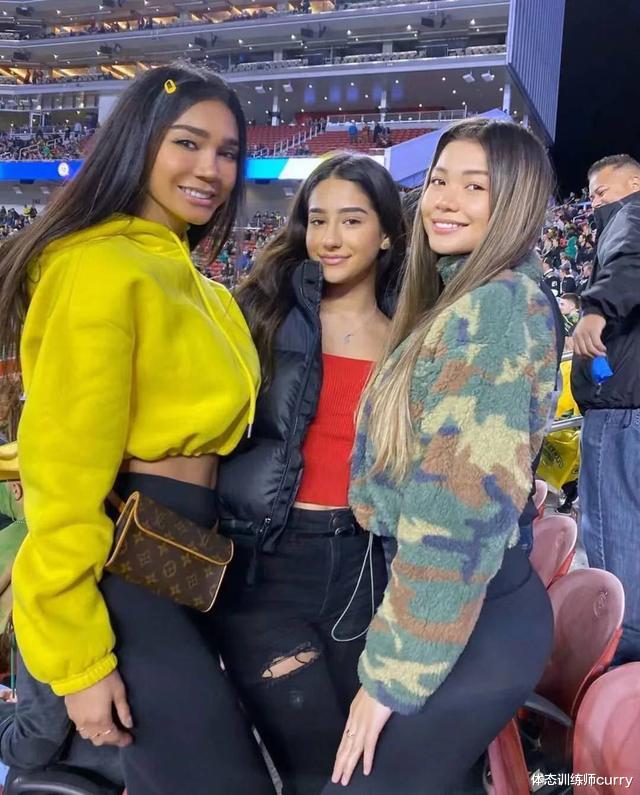 |45岁性感尤物有多美？比25岁女儿还撩人，抗衰秘诀是留住肌肉