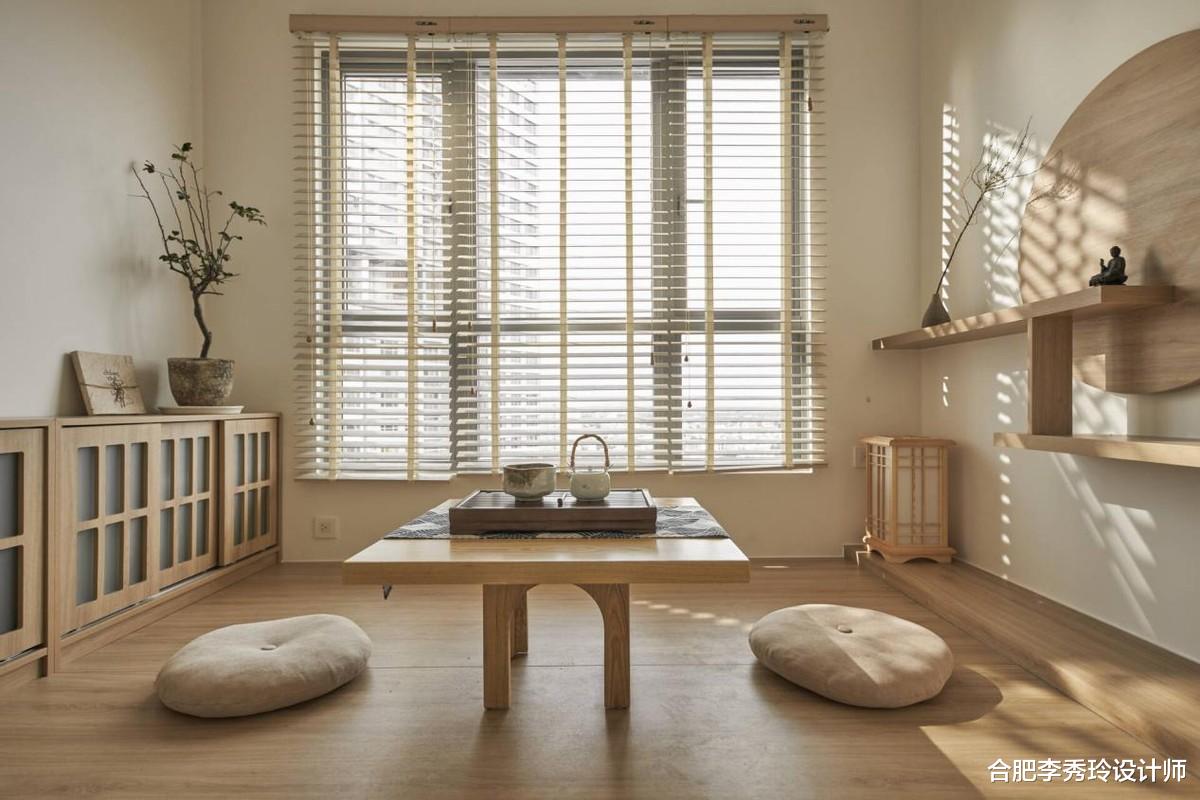 对于小户型,“去客厅化”非常有远见,用餐厅替代这是聪明的设计