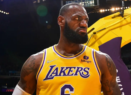 湖人隊|湖人隊有什么魔力？連續(xù)三年命中率35%的艾靈頓，來到這里只剩25%