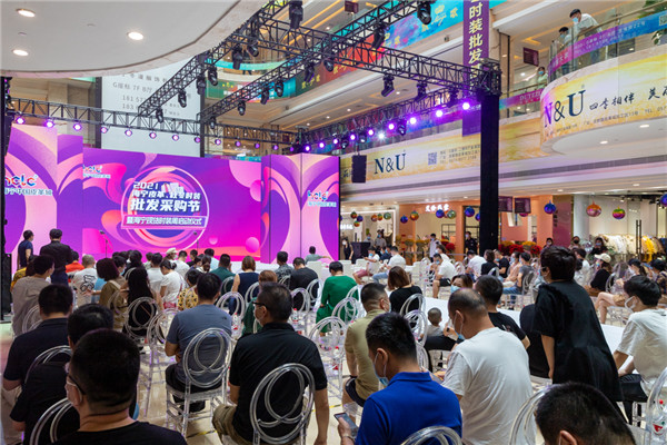 中国第一纺织网|启动数智化战略撬动新增量,海宁皮城助力全产业链“赢\"战秋冬!