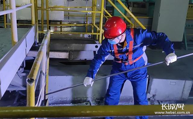 长城网 新春走基层｜河钢邯钢：夫妻档就地过年 坚守岗位保订单