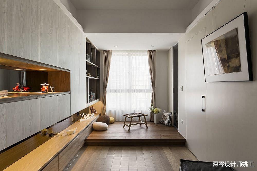 老年小妙招|方方正正的客厅不要，中间一堵柜子到顶，双面收纳实用性更胜一筹