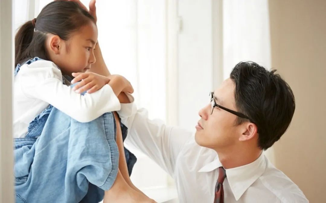 饭饭妈妈育儿|讲道理孩子不听,只能用吼叫来解决?巧用南风效应让孩子乖乖听话