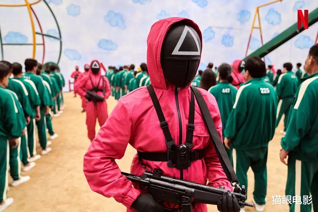 鱿鱼游戏|鱿鱼游戏4位主演合体！李政宰穿西装魅力不减，女主大长腿太吸睛