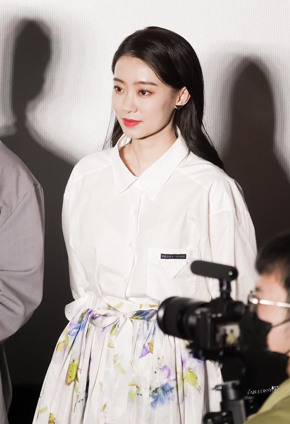 贾玲|贾玲提前实现承诺，用软件完成瘦身，颜值完全不比张小斐差，和李焕英长一样