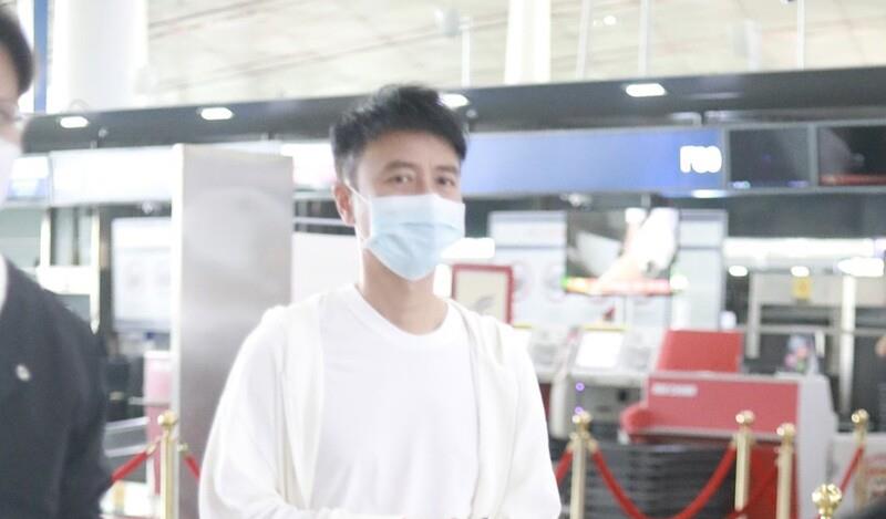 李克勤|为还每月60万的房贷，李克勤拼命赚钱，饭局被灌酒难掩疲态