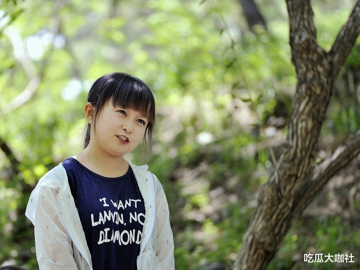 |33岁身高只有1米28的朱洁，不做演员转行当网红，如今日赚五位数