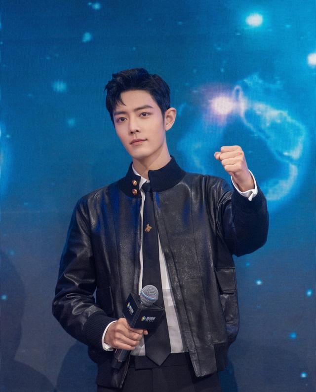 肖战|央视发布群星过年海报，肖战也在其中，官方直呼有“排面”