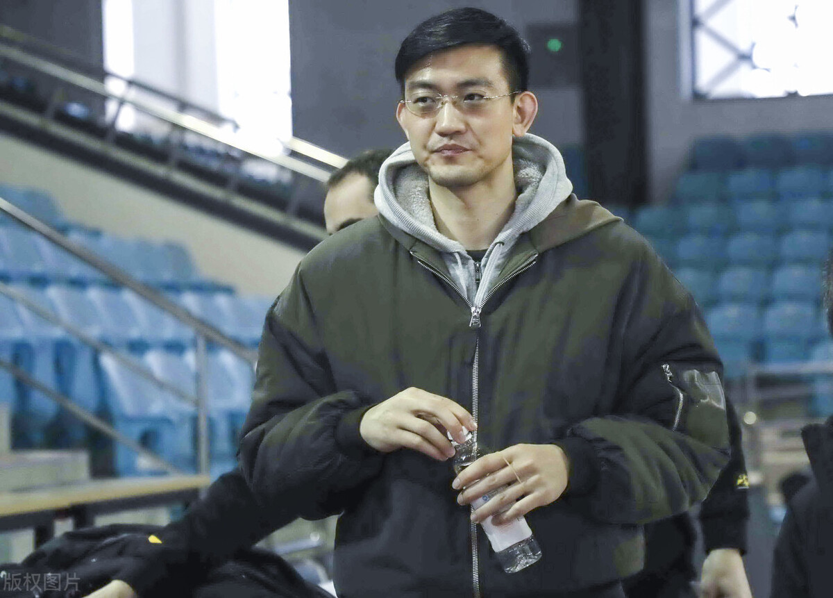 李春江|曝李春江下家曝光！土豪球队浮出水面，广厦王朝或毁于一旦
