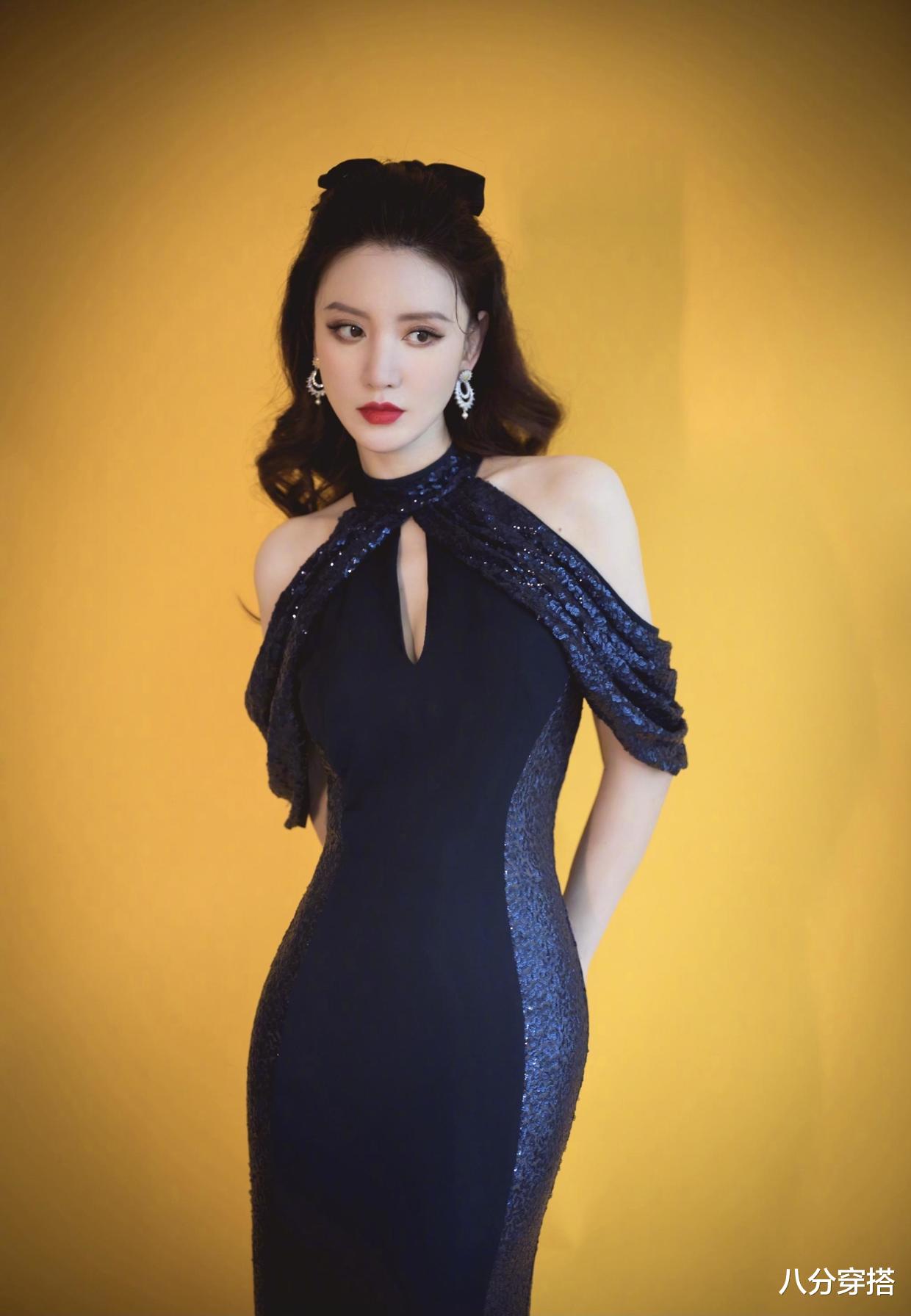 八分穿搭|张萌不愧是“老板娘”，一袭拼色印花连衣裙成熟优雅，干练又霸气