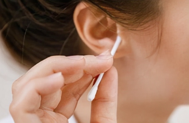 经常佩戴耳机的危害那么大，如何将耳机的听力危害降到最低？