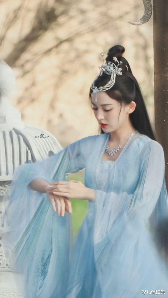 古力娜扎|与张翰分手后，“古装女神”重出江湖，精致妆容勾起《轩辕》回忆