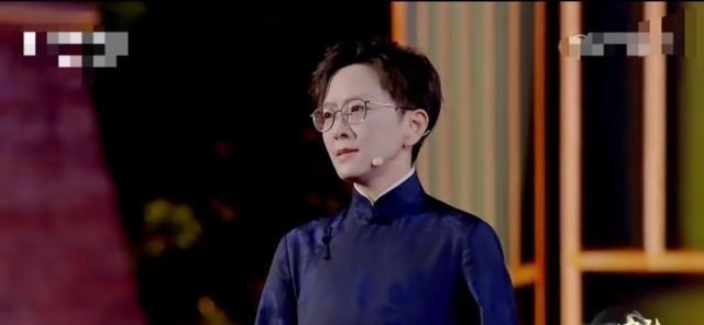 京剧|京剧演员王珮瑜在央视中秋晚会上唱了一首歌，京剧真成副业了吗？