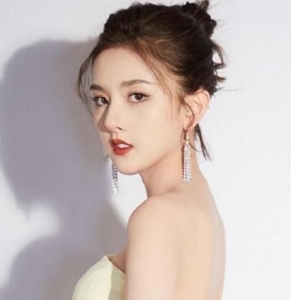 童星|俩“童星”，一个“仙女飘飘”一个“发育过猛”，你更喜欢谁？