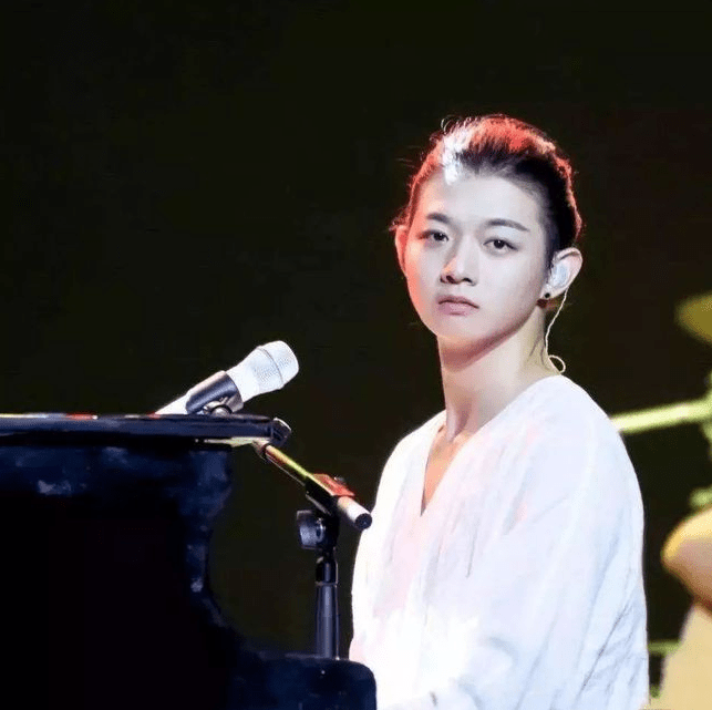 霍尊|霍尊的公关连犯三个大错，已经宣布退圈，再折腾有什么好处