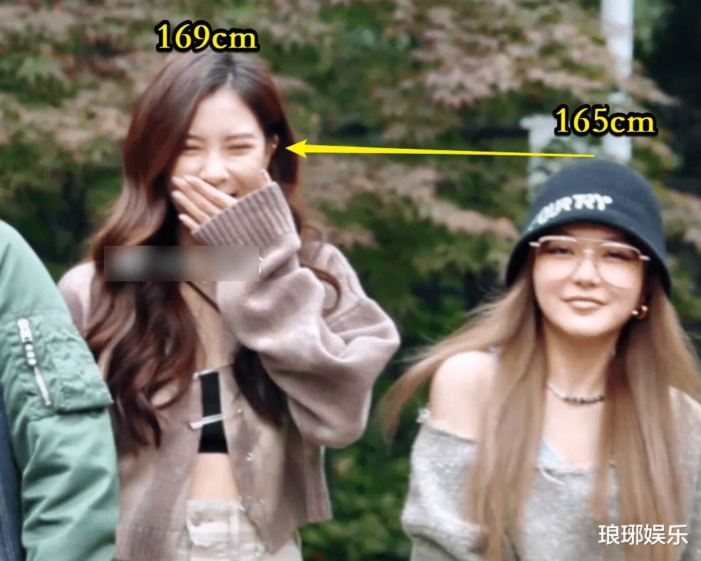 刘雨昕|167的欧阳娜娜和168的刘雨昕同框，看清这差距，没人撒谎我不信