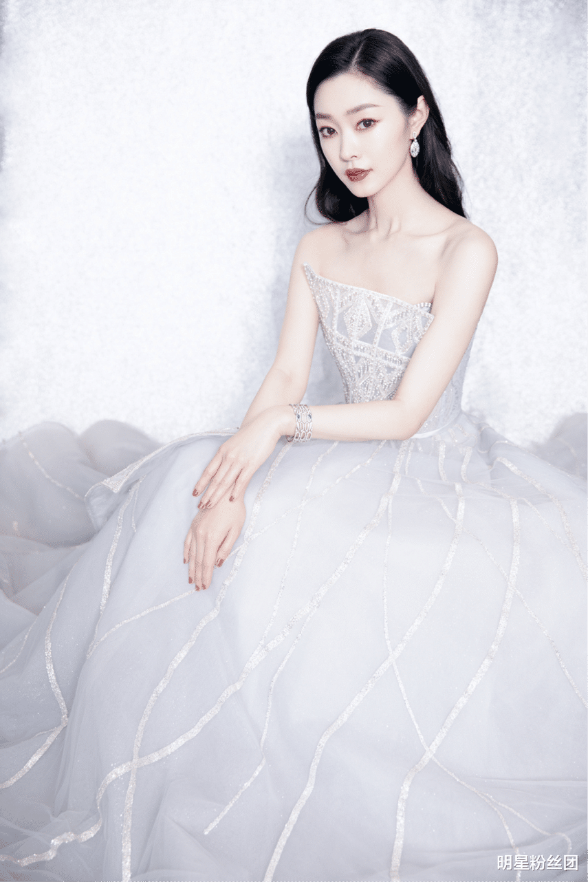 宋轶|从女配角到女主角，她再次凭借颜值圈粉，当红小花榜上有名？