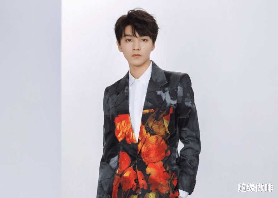 王俊凯|王俊凯是一个温润如玉,自律且强大,沉默又宽容的人