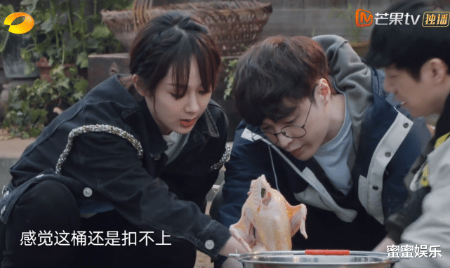 杨紫|4次甜蜜偷瞄，从寡言秒变话痨，张艺兴对杨紫的心动是真的