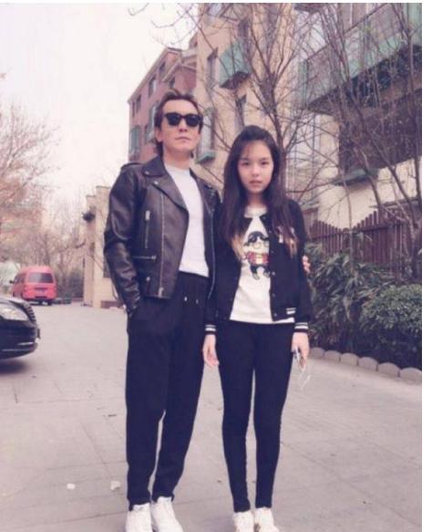 小姐姐|李咏去世3年，七旬父母至今都没给他扫墓，背后原因很现实