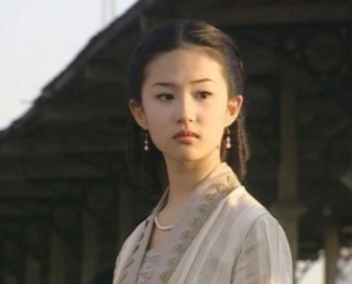 刘亦菲|刘亦菲内衣大片曝光，腰部圆润显粗壮，挑战一字马秀紧实大腿