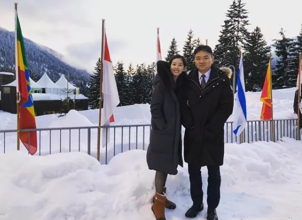 章泽天|章泽天近照曝光，刘强东出轨2年后，她的野心终于藏不住了！