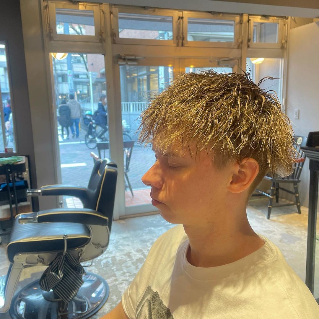 背头|男人超过35岁，发型有3选3不选，看看你剪对了吗