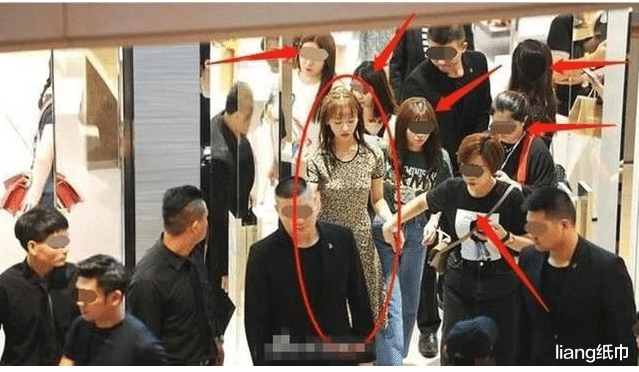 吴谨言|出门六个助理十几个保镖，网友：还没几年就飘了？