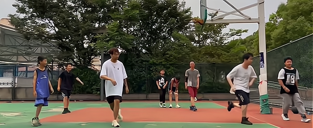 生态环境保卫者|Dota2:小象战队接受赛后采访,rOtk:压力很大,兄弟们拘着点!