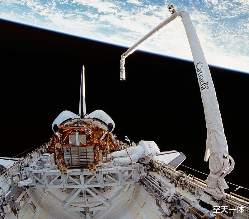 五星连珠 航天员出舱好帮手，太空机械臂三分天下，可爬行并非我们一家独有